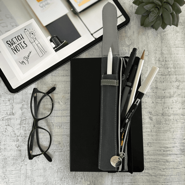 Pencil Case to go zum Anbringen an dein Notizbuch oder iPad